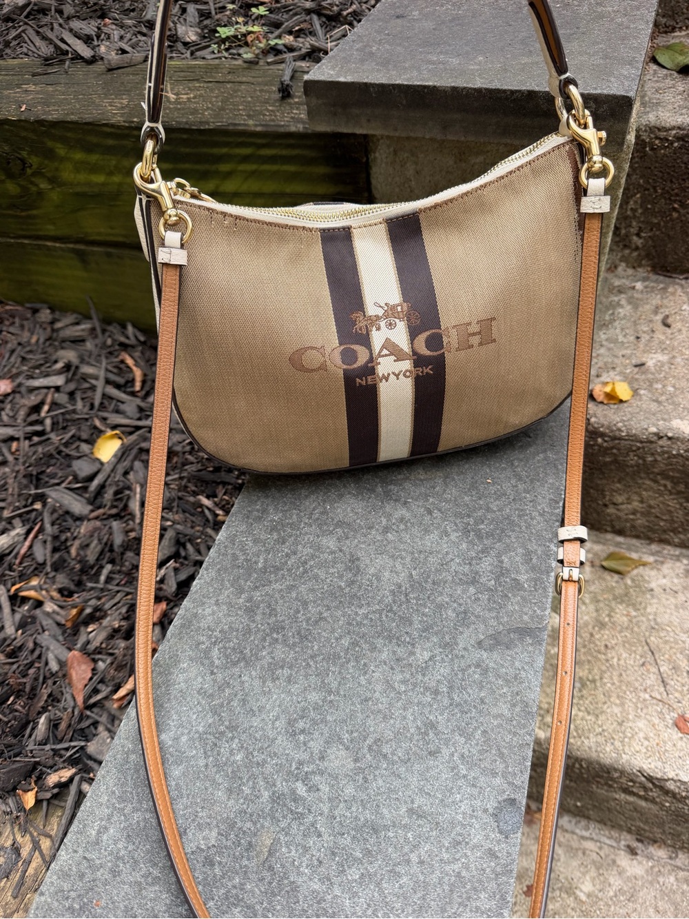Gorgeous Coach Brown & Tan horse and Carriage crossbody